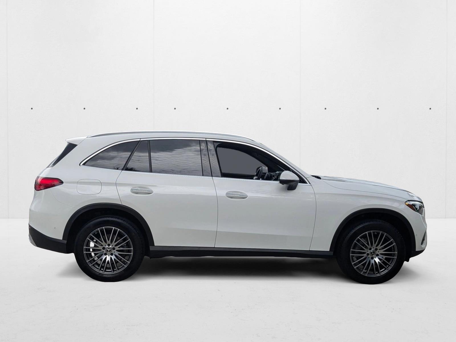 2025 Mercedes Benz GLC 300 photo 4