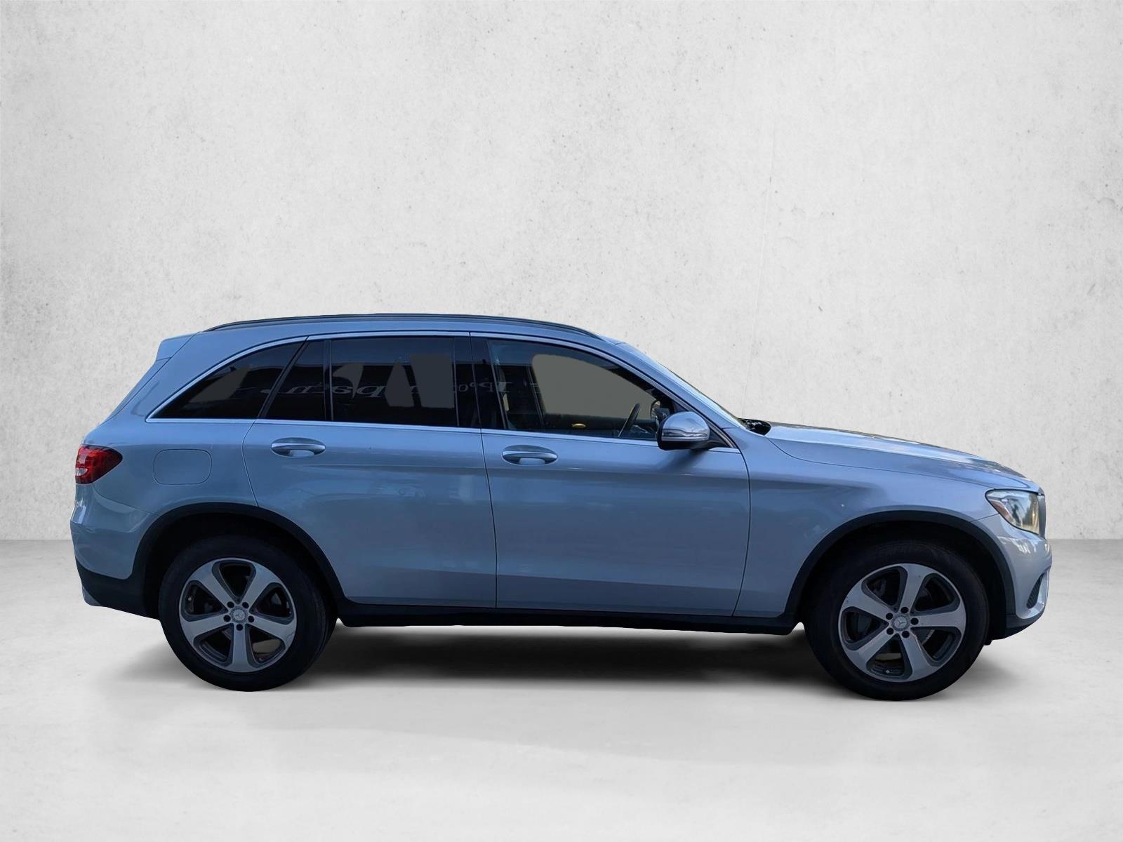 2016 Mercedes Benz GLC 300 photo 4