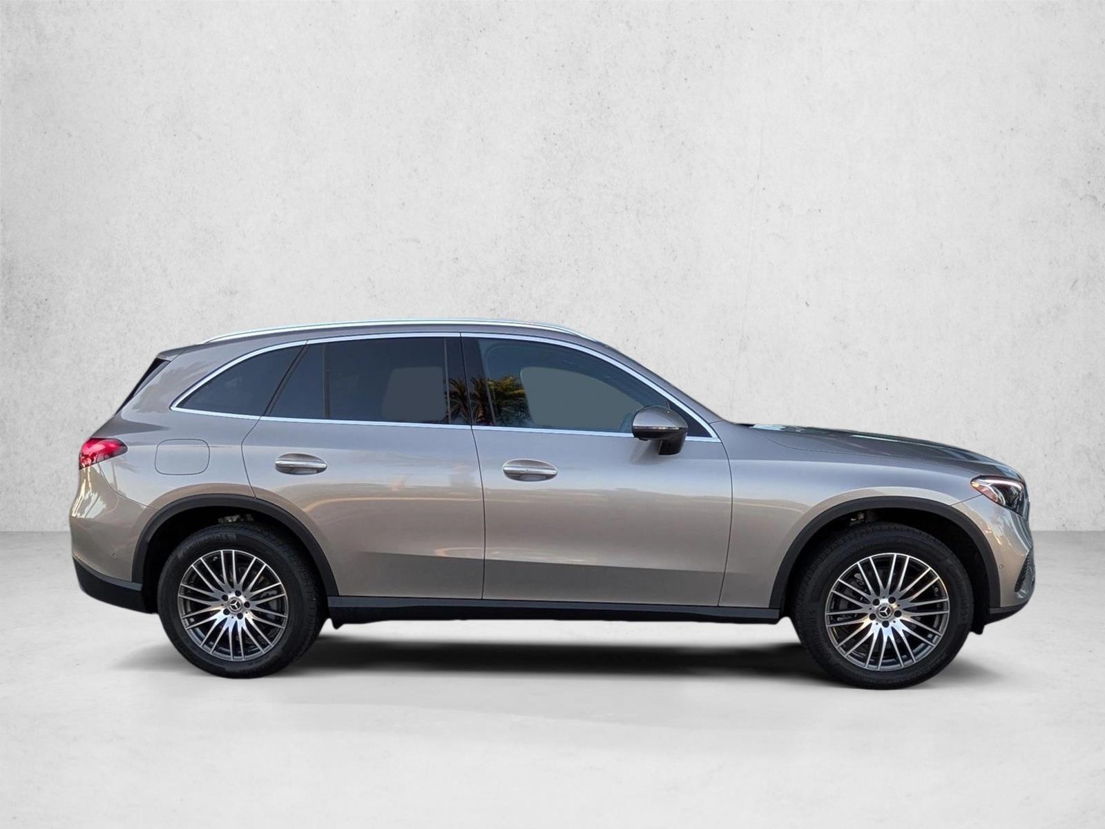 2024 Mercedes Benz GLC 300 photo 3