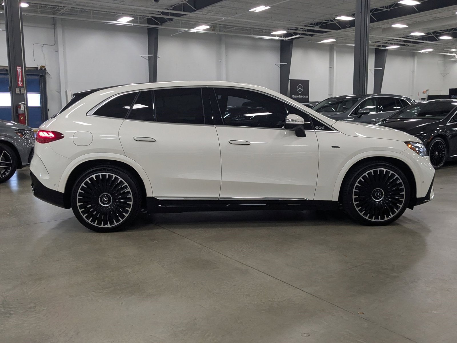 2024 Mercedes Benz EQE SUV AMG 4MATIC photo 4