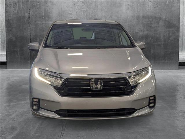 2022 Honda Odyssey Touring photo 2