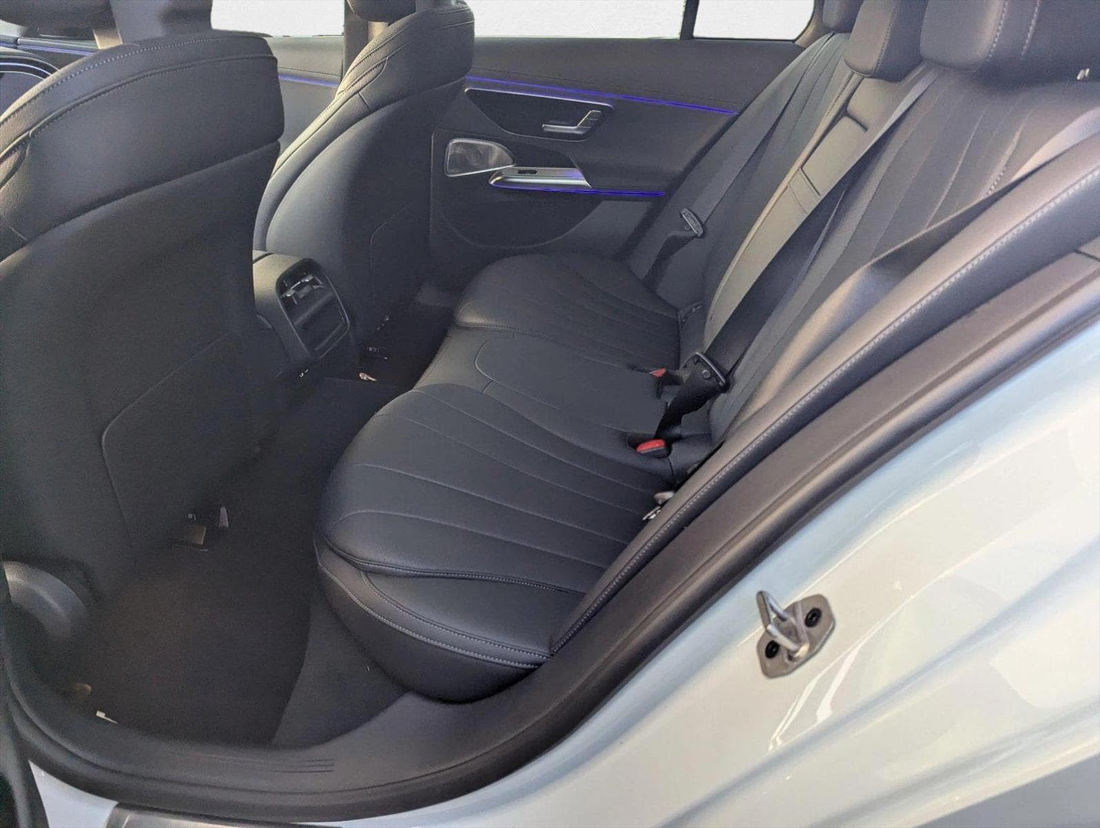 2025 Mercedes-Benz E-Class E350 - Photo 13