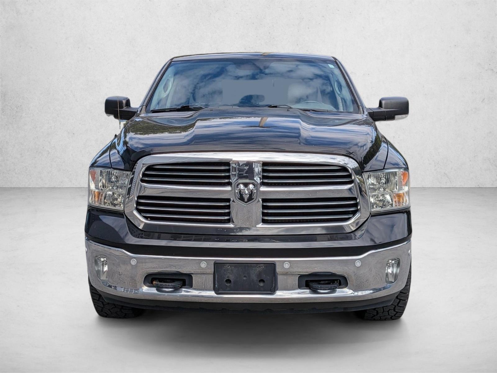 2016 Ram 1500 SLT photo 2