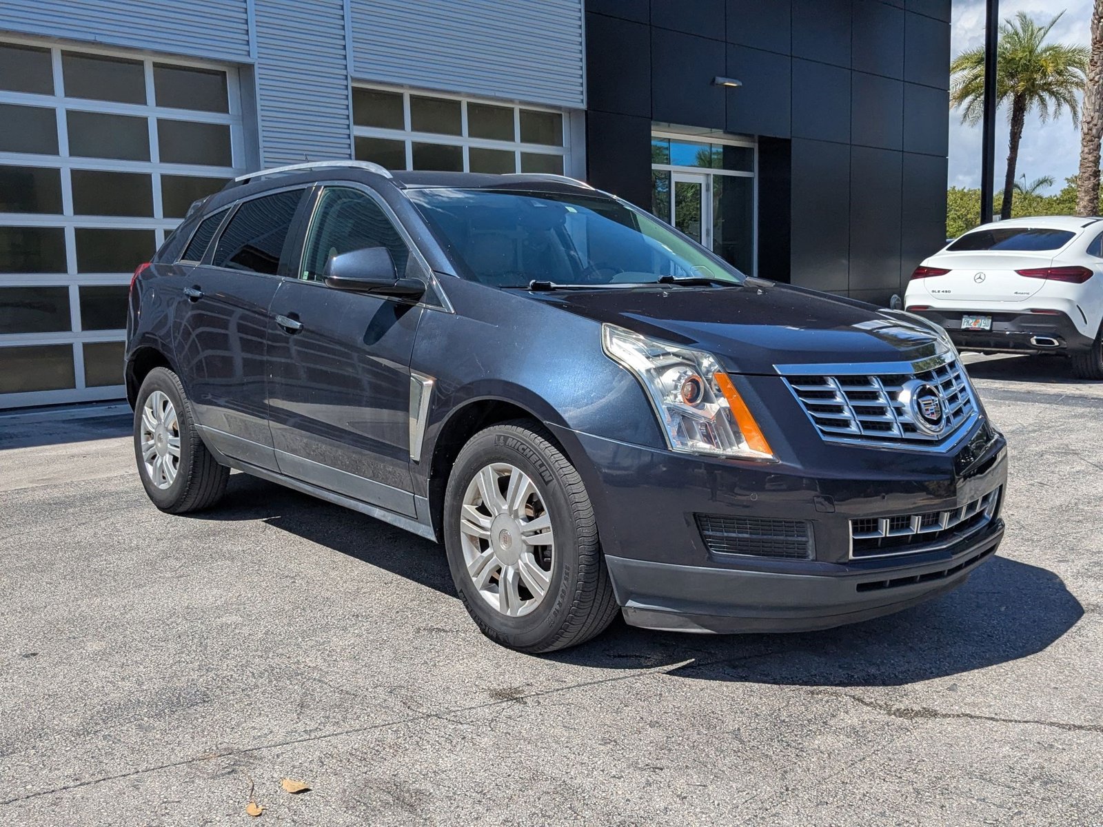 2015 Cadillac SRX Luxury photo 2