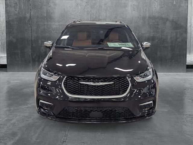 2024 Chrysler Pacifica Pinnacle photo 2