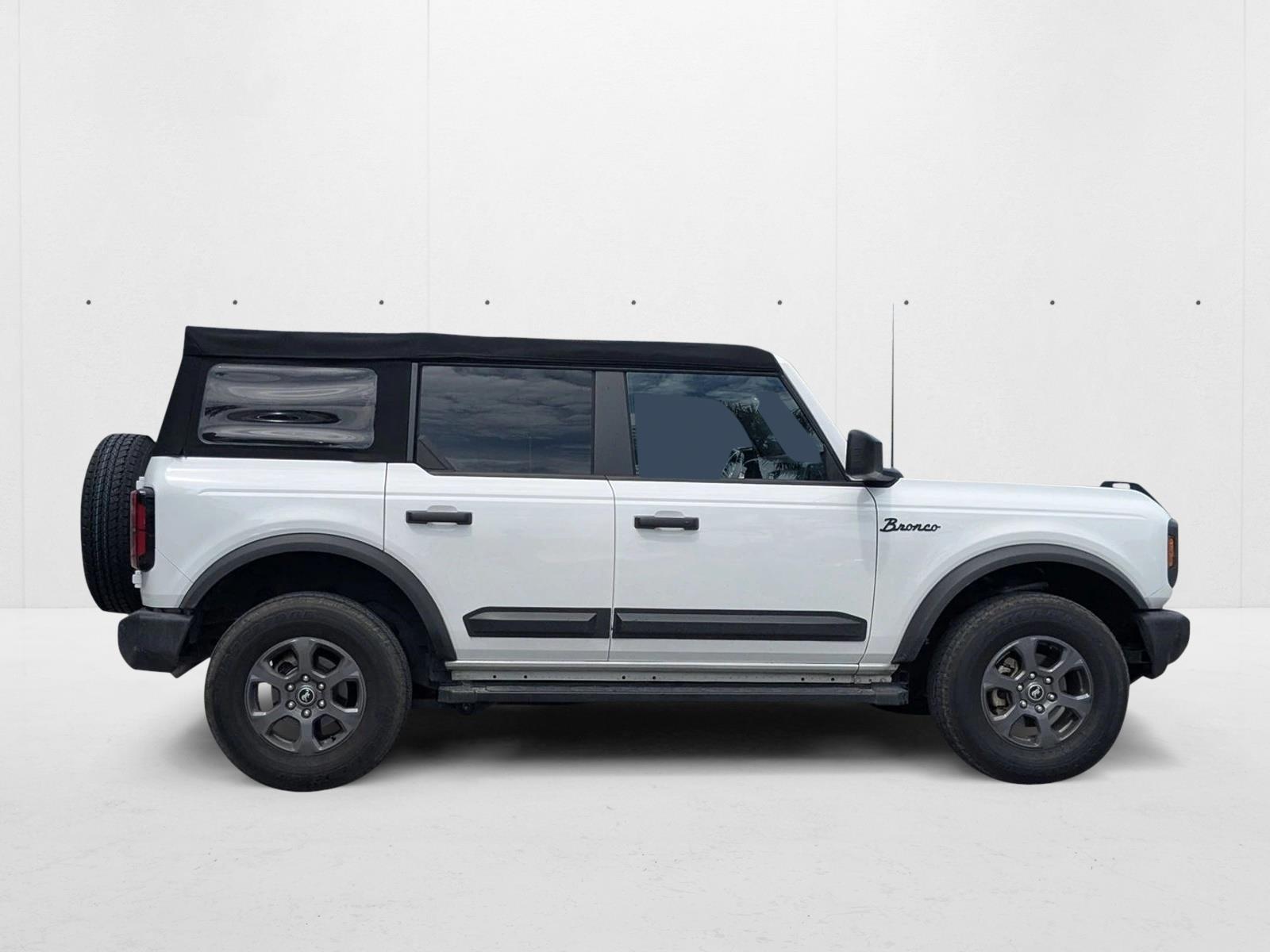 2022 Ford Bronco Base photo 4