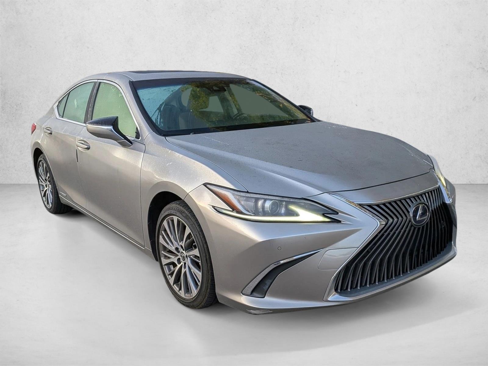 2019 Lexus ES 300h photo 3