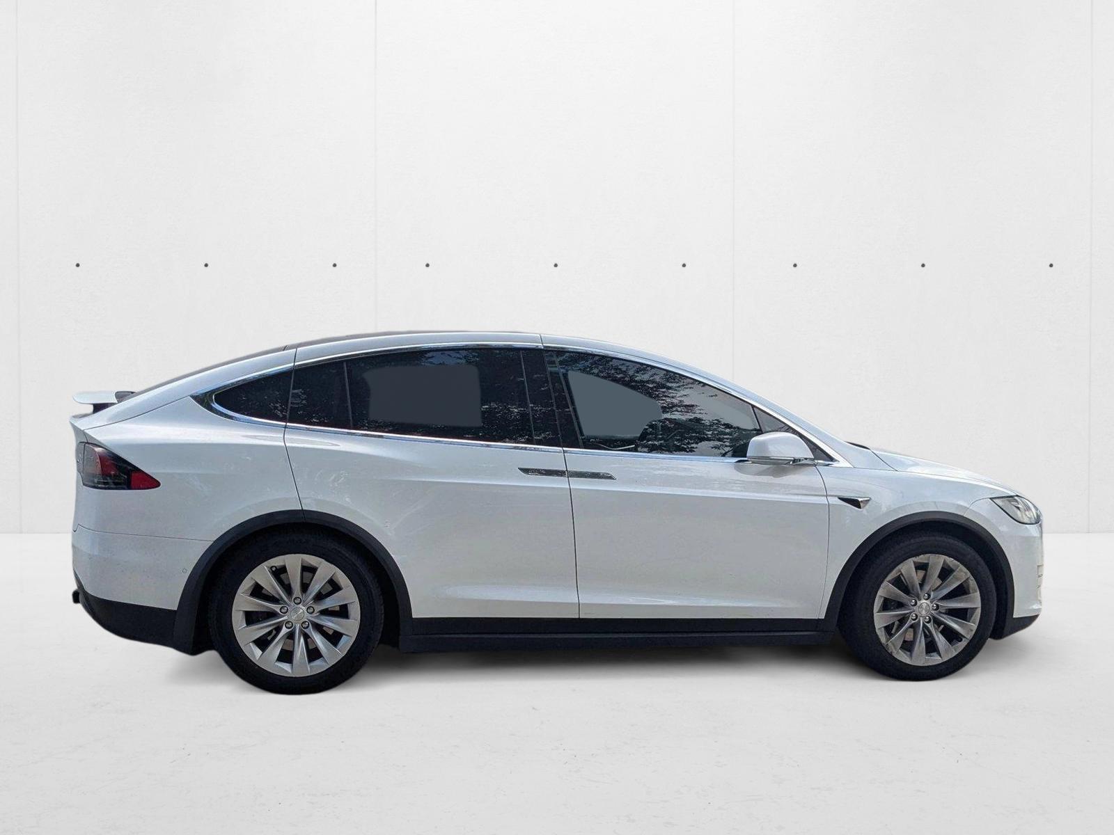 2017 Tesla Model X 90D photo 4