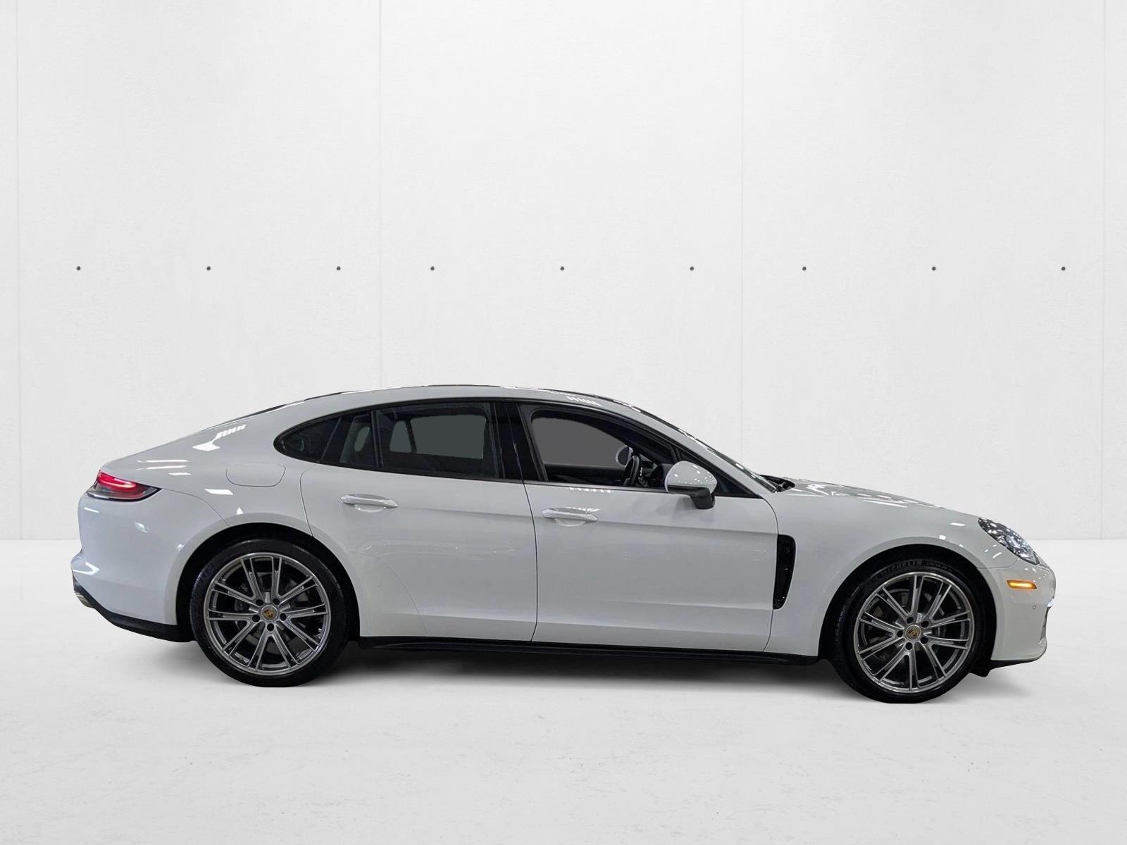 2022 Porsche Panamera photo 4