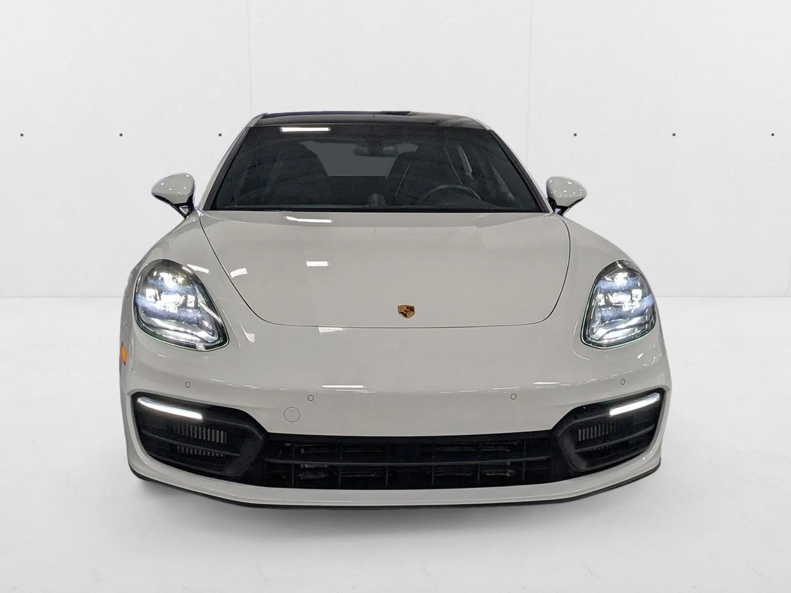 2022 Porsche Panamera photo 2