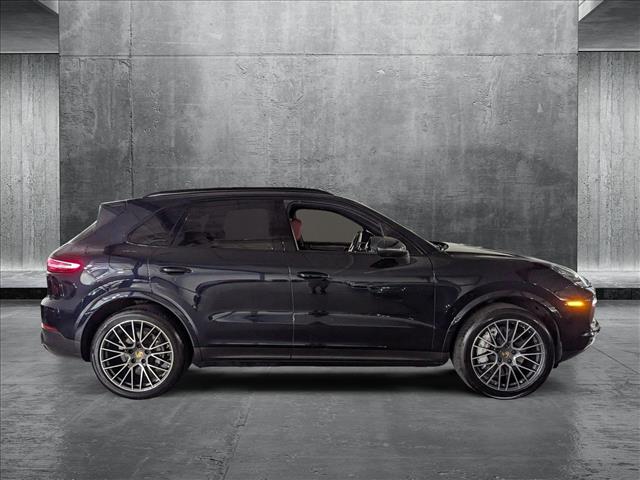2023 Porsche Cayenne Platinum Edition photo 4