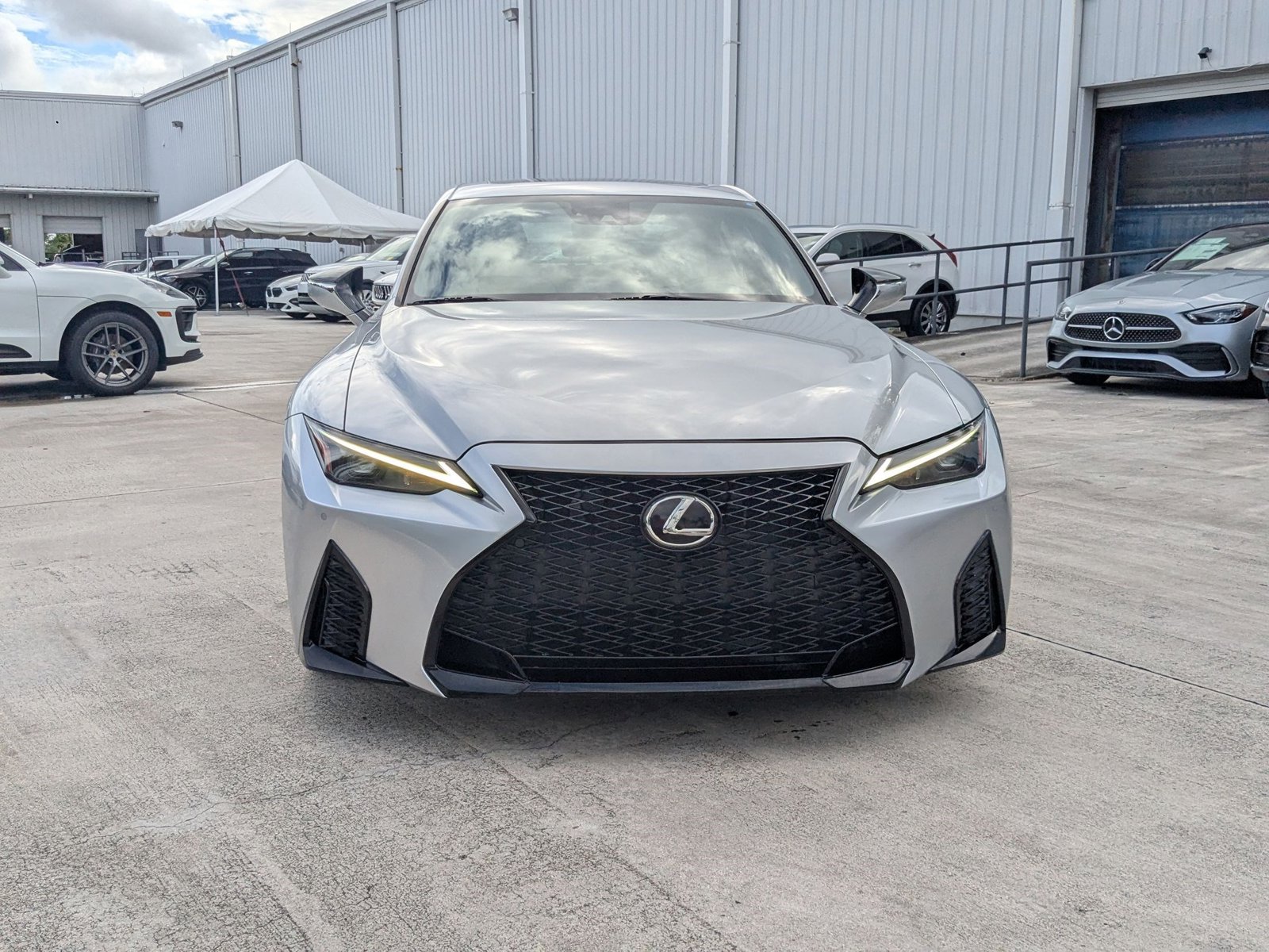 2022 Lexus IS 350 F SPORT photo 2