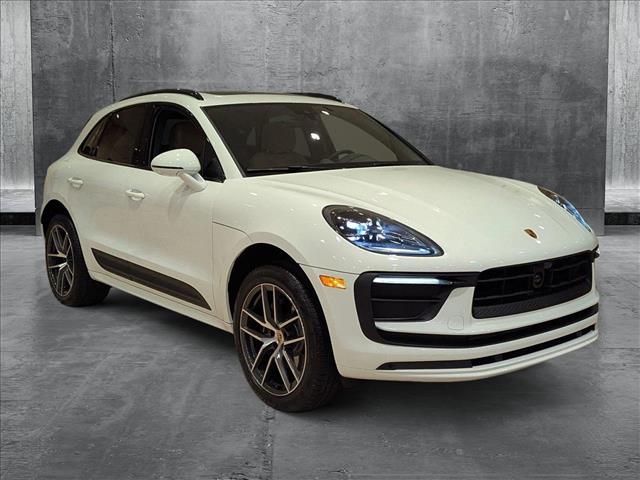 2025 Porsche Macan T photo 3