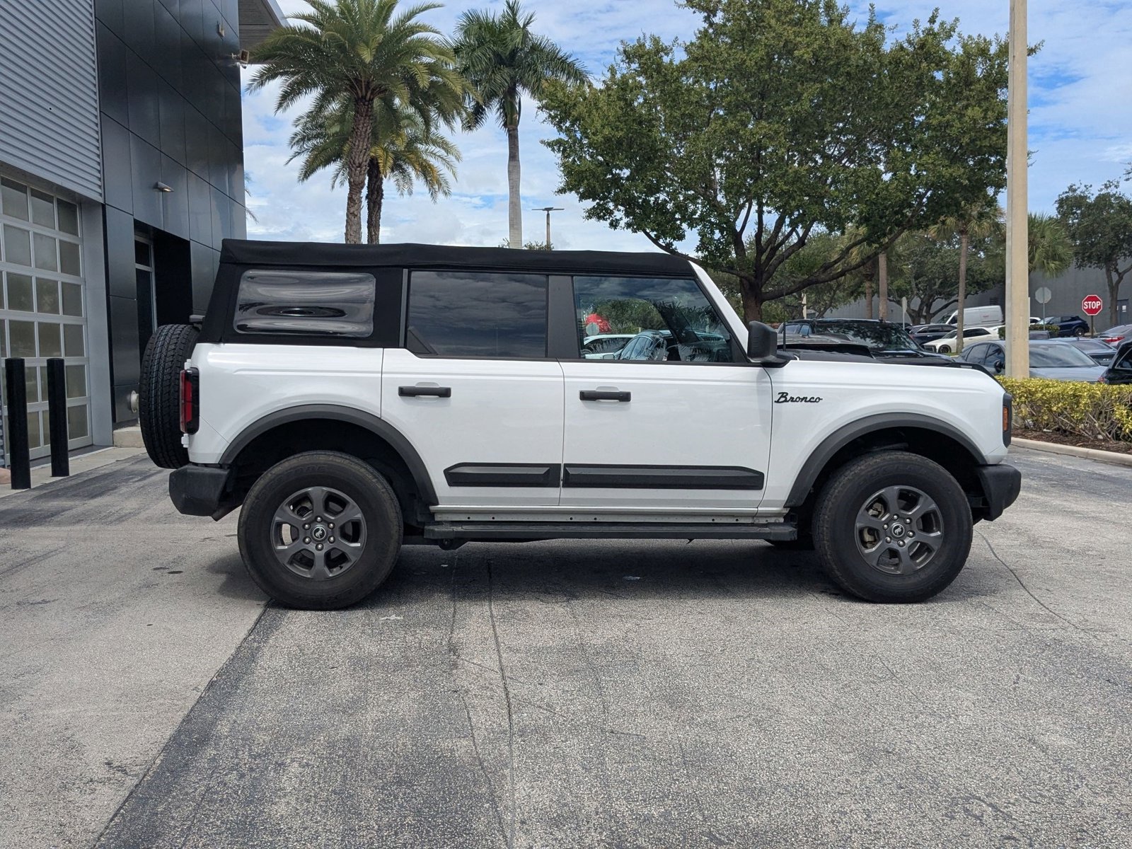 2022 Ford Bronco Base photo 4