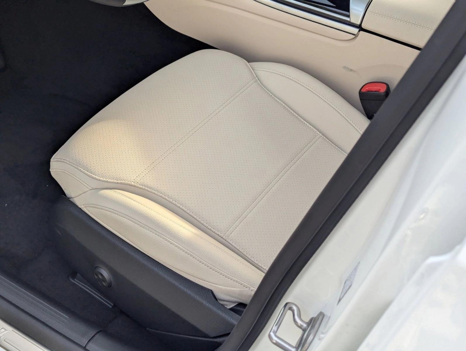 2025 Mercedes Benz C 300 Sedan photo 4