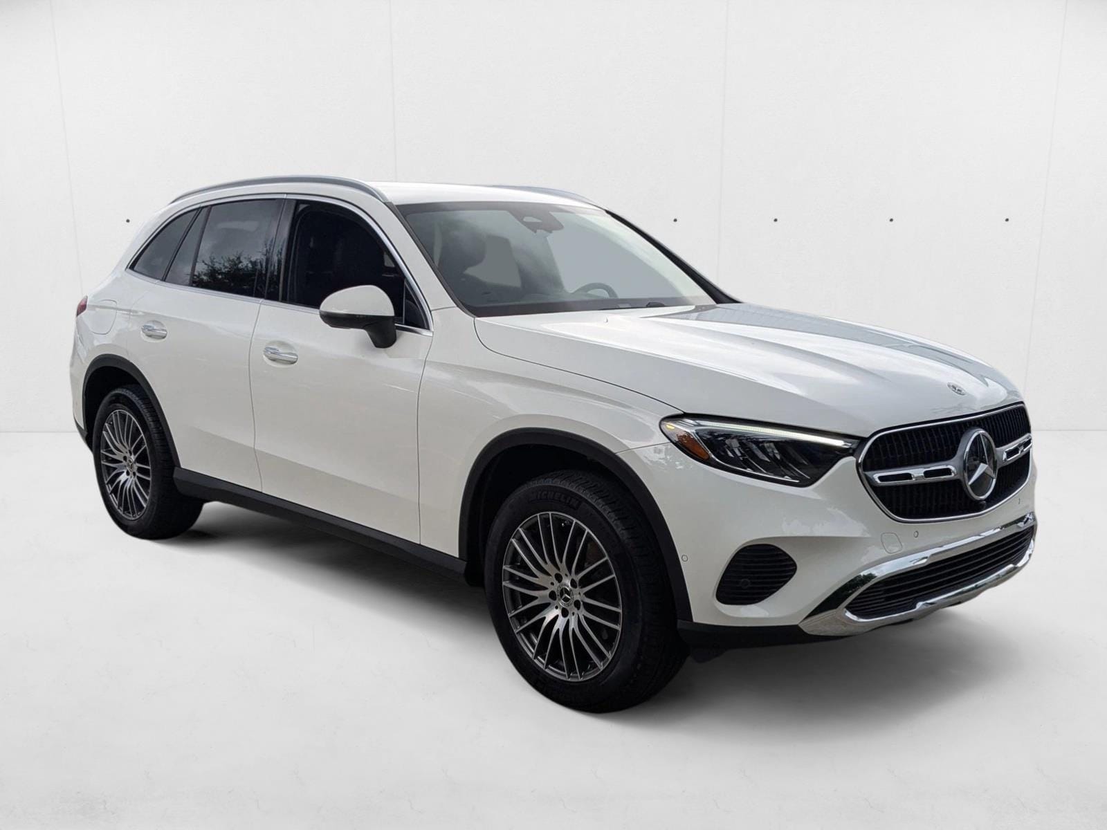 2025 Mercedes Benz GLC 300 photo 3