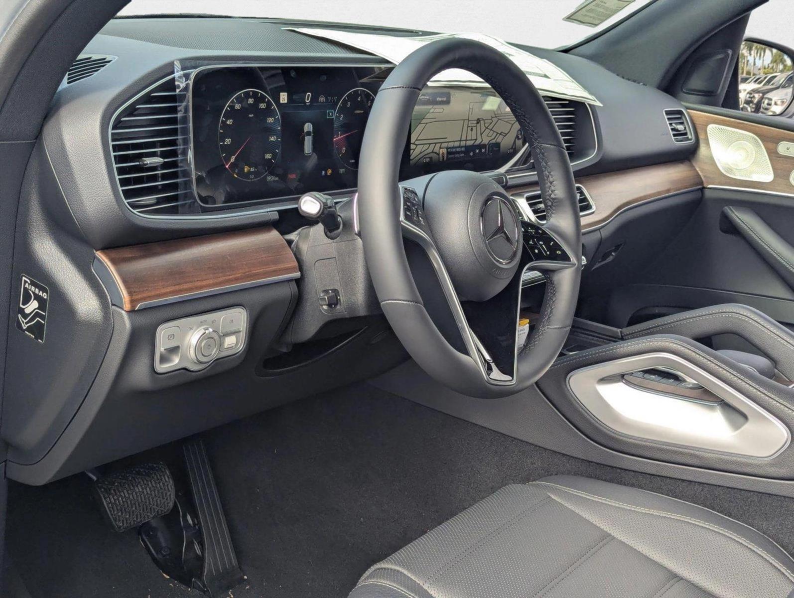 2025 Mercedes Benz GLE 580 4MATIC photo 3