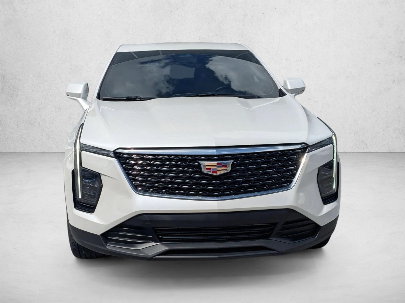 2024 Cadillac XT4 Luxury photo 2