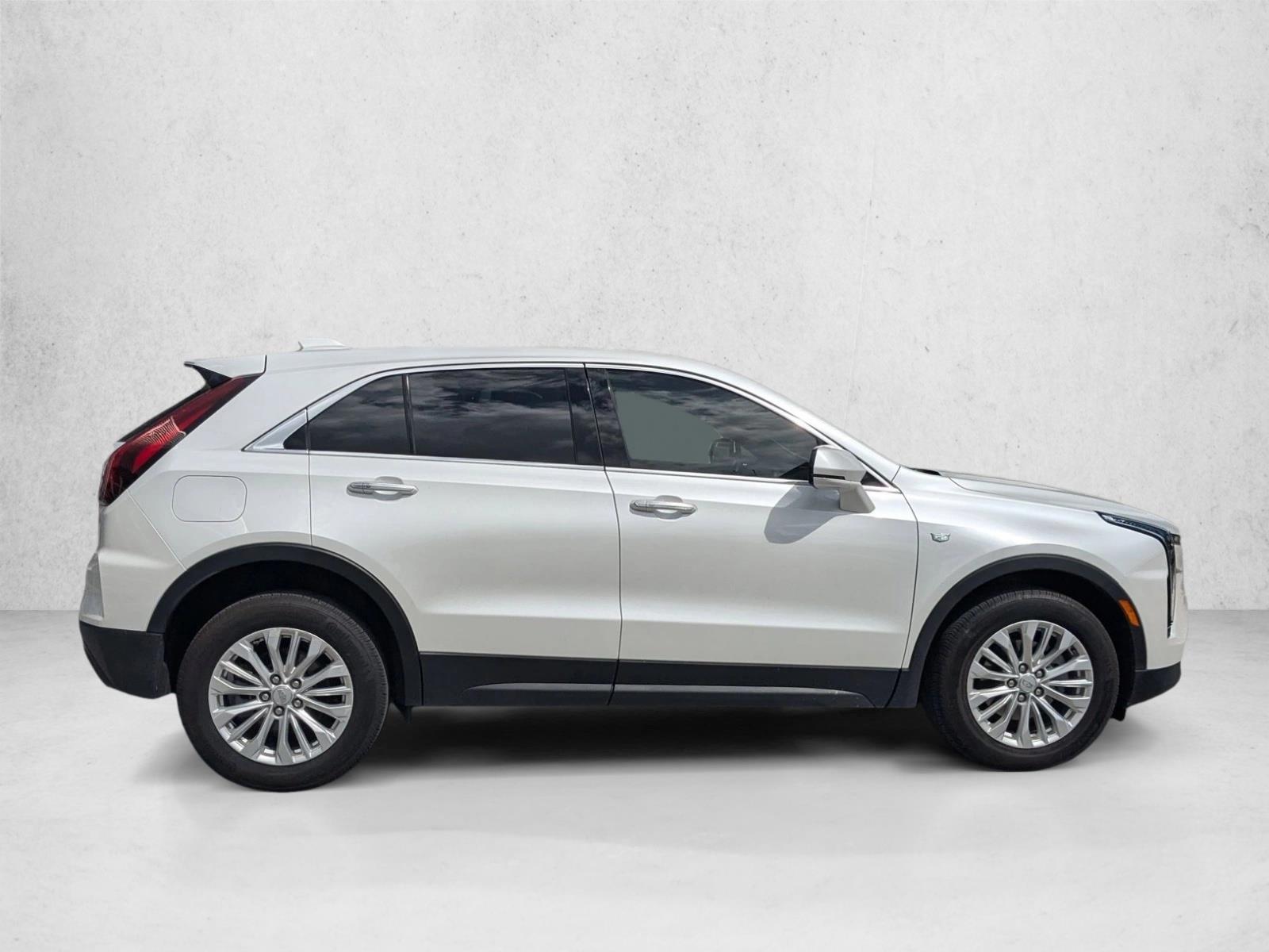 2024 Cadillac XT4 Luxury photo 4