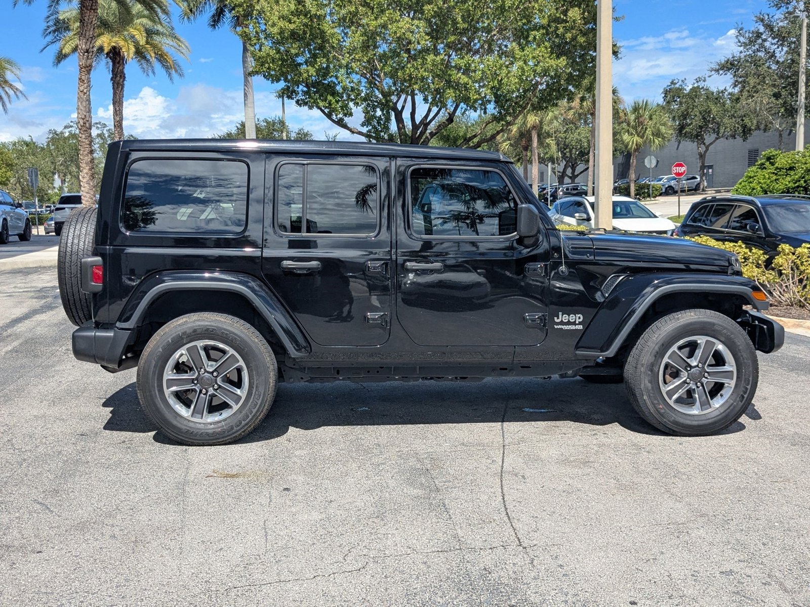 2020 Jeep Wrangler Unlimited Sahara photo 4