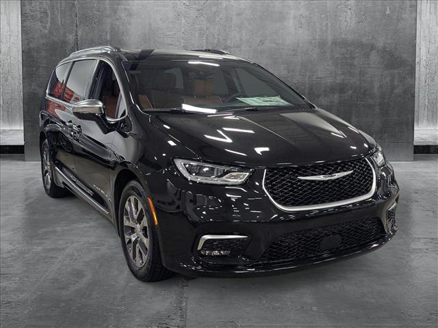 2024 Chrysler Pacifica Pinnacle photo 3