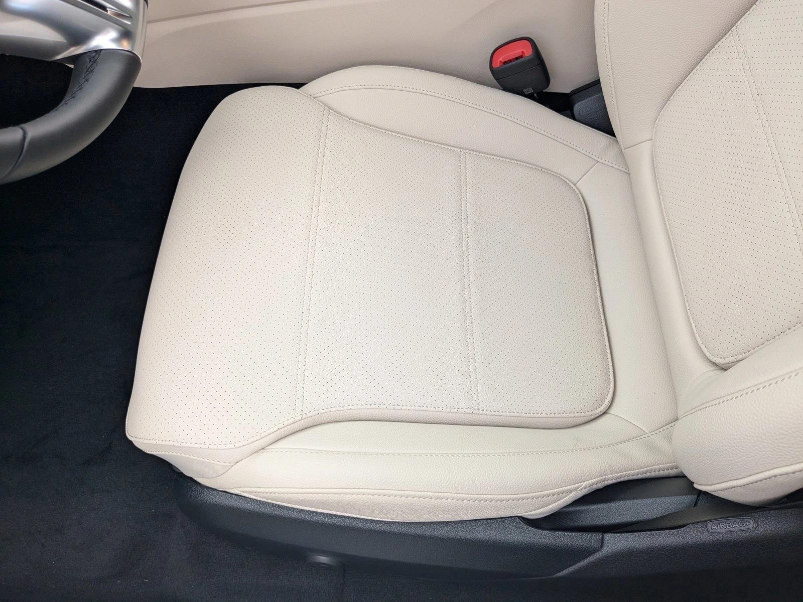 2025 Mercedes Benz C 300 Sedan photo 4