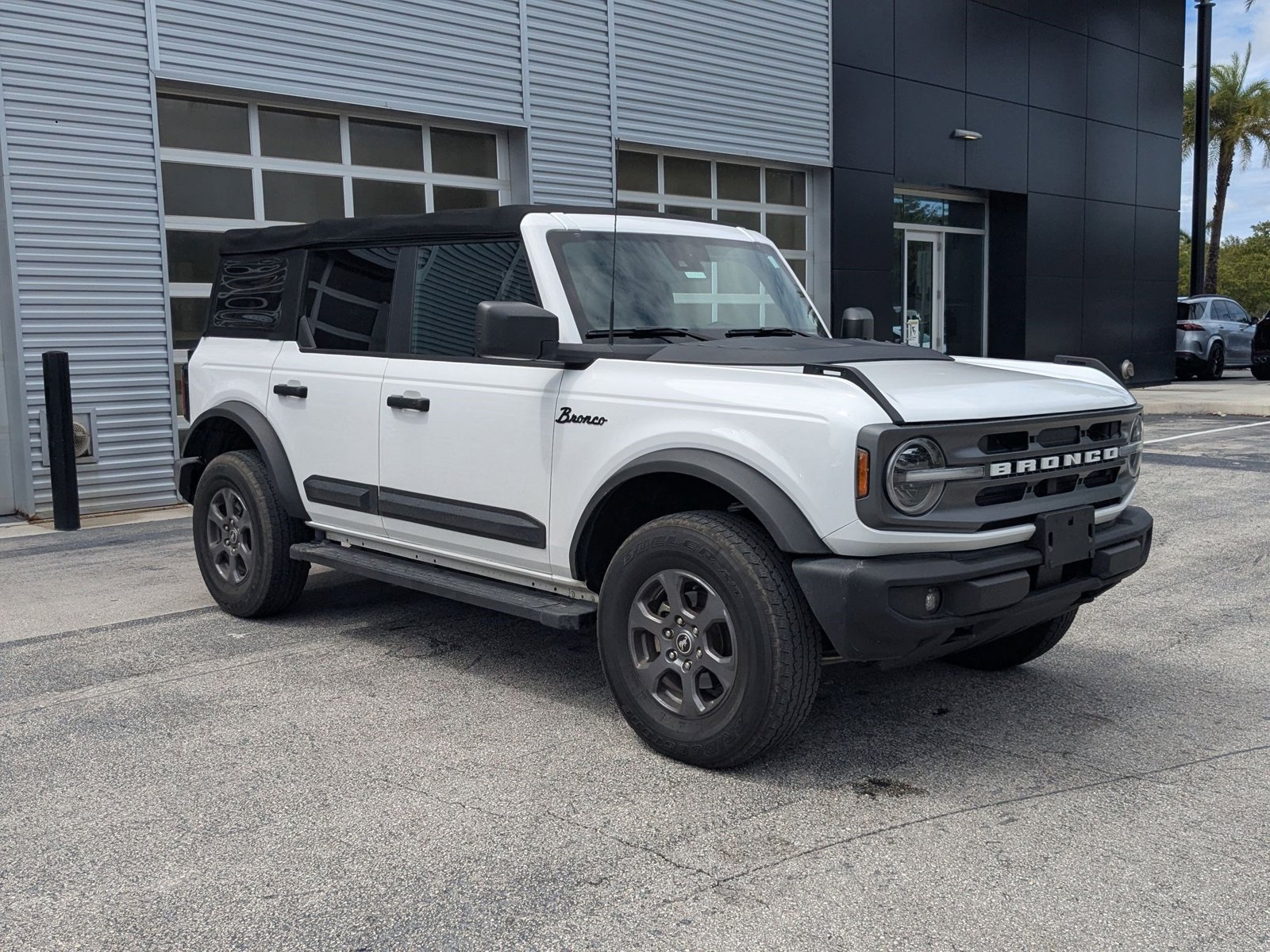 2022 Ford Bronco Base photo 3