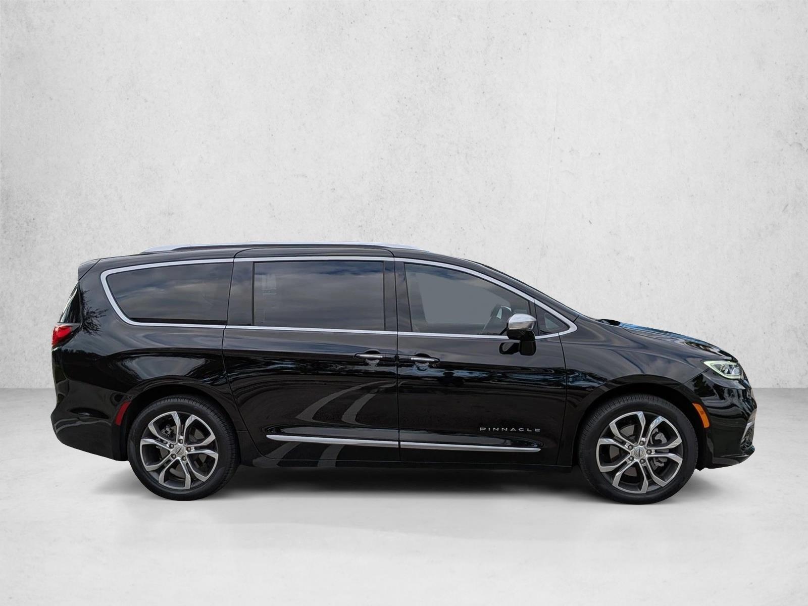 2024 Chrysler Pacifica Pinnacle photo 4