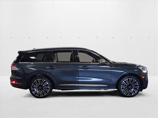 2022 Lincoln Aviator Black Label photo 3
