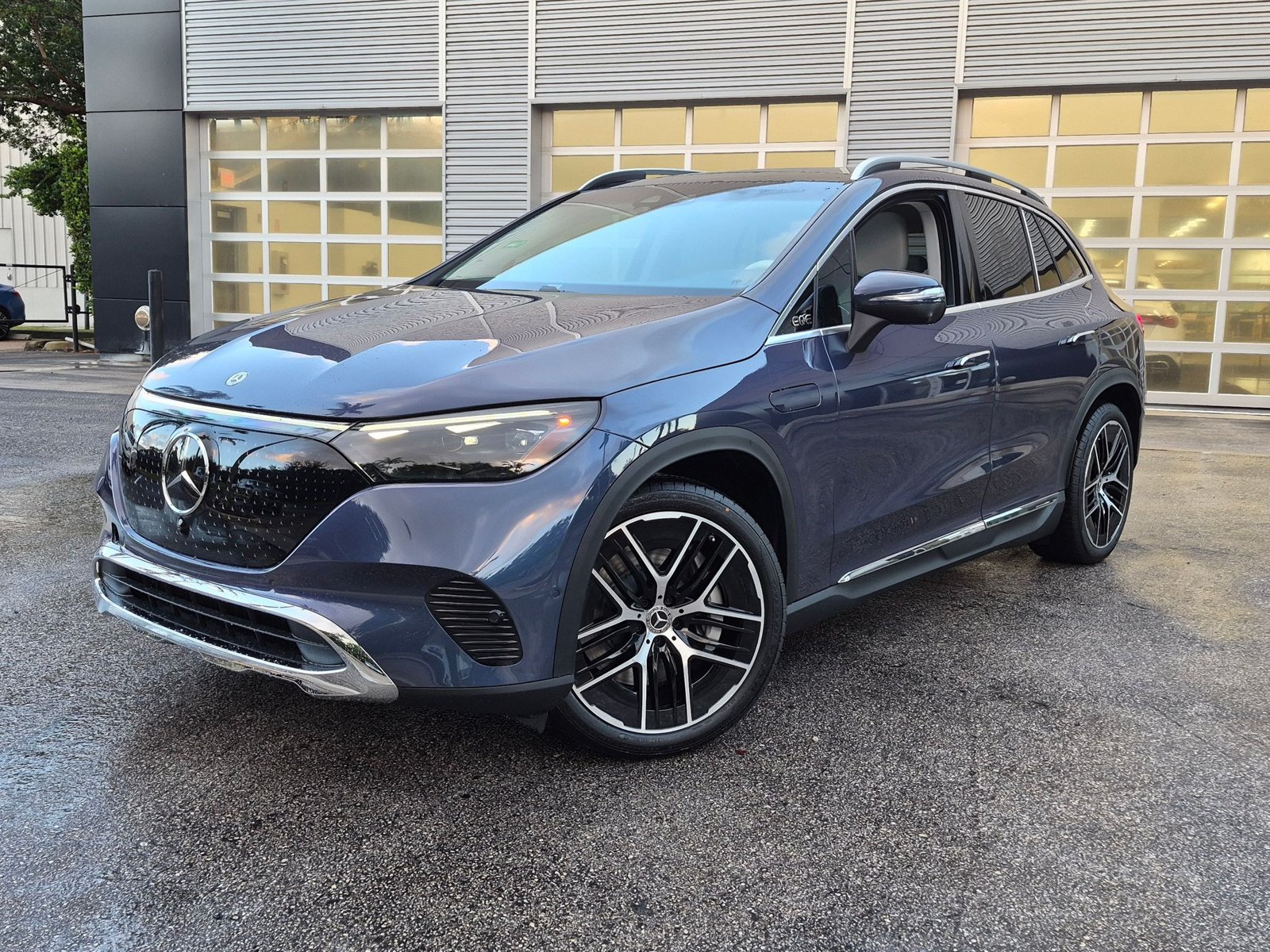 Mercedes-Benz EQE SUV