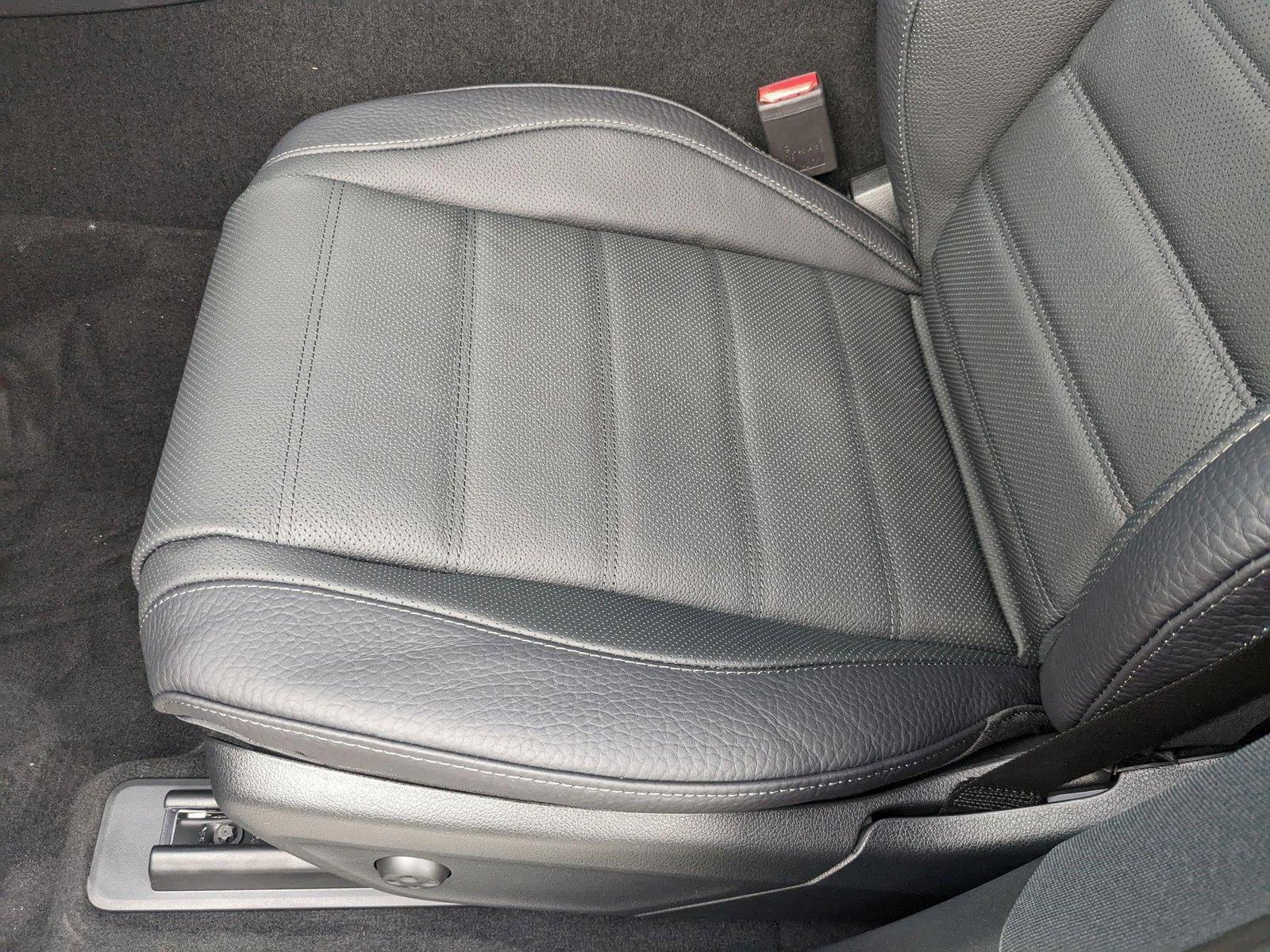 2025 Mercedes Benz GLE 580 4MATIC photo 3