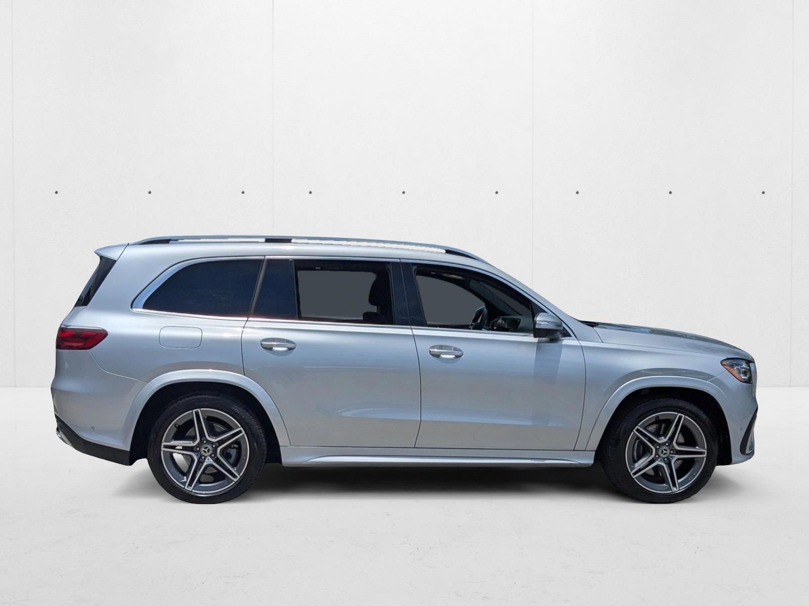 2024 Mercedes Benz GLS 450 4MATIC photo 4