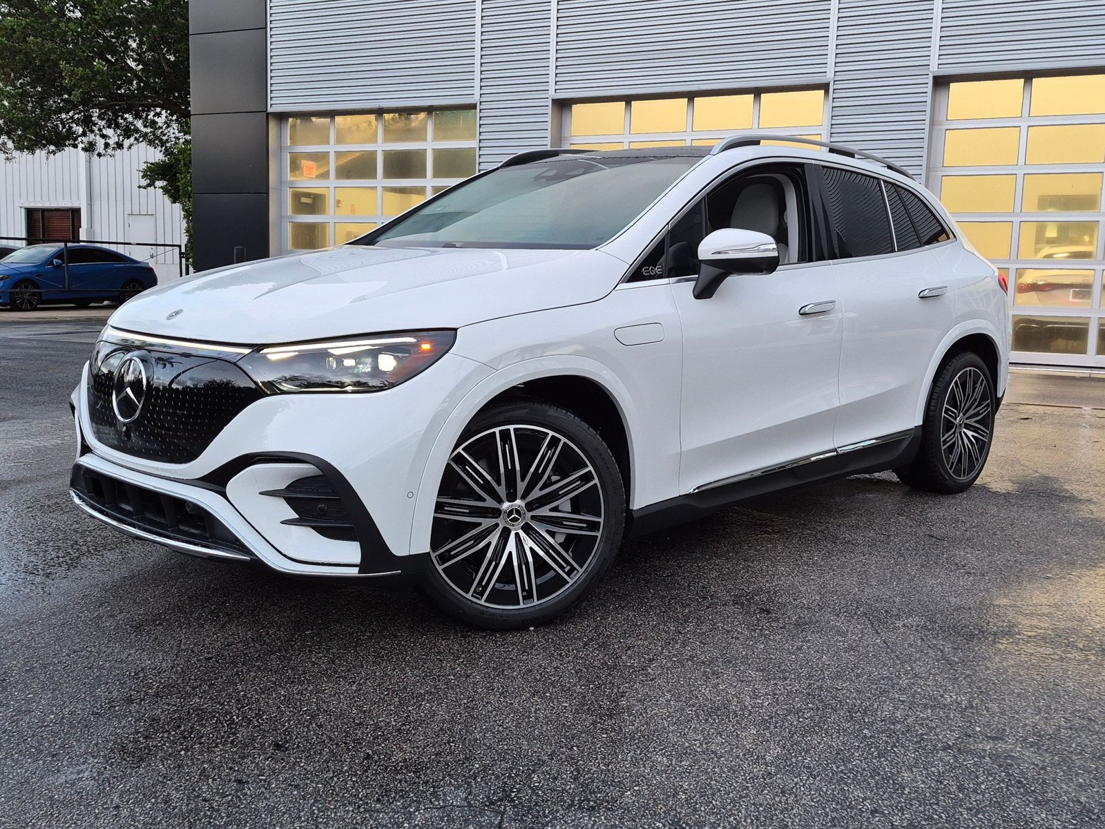 Mercedes-Benz EQE SUV