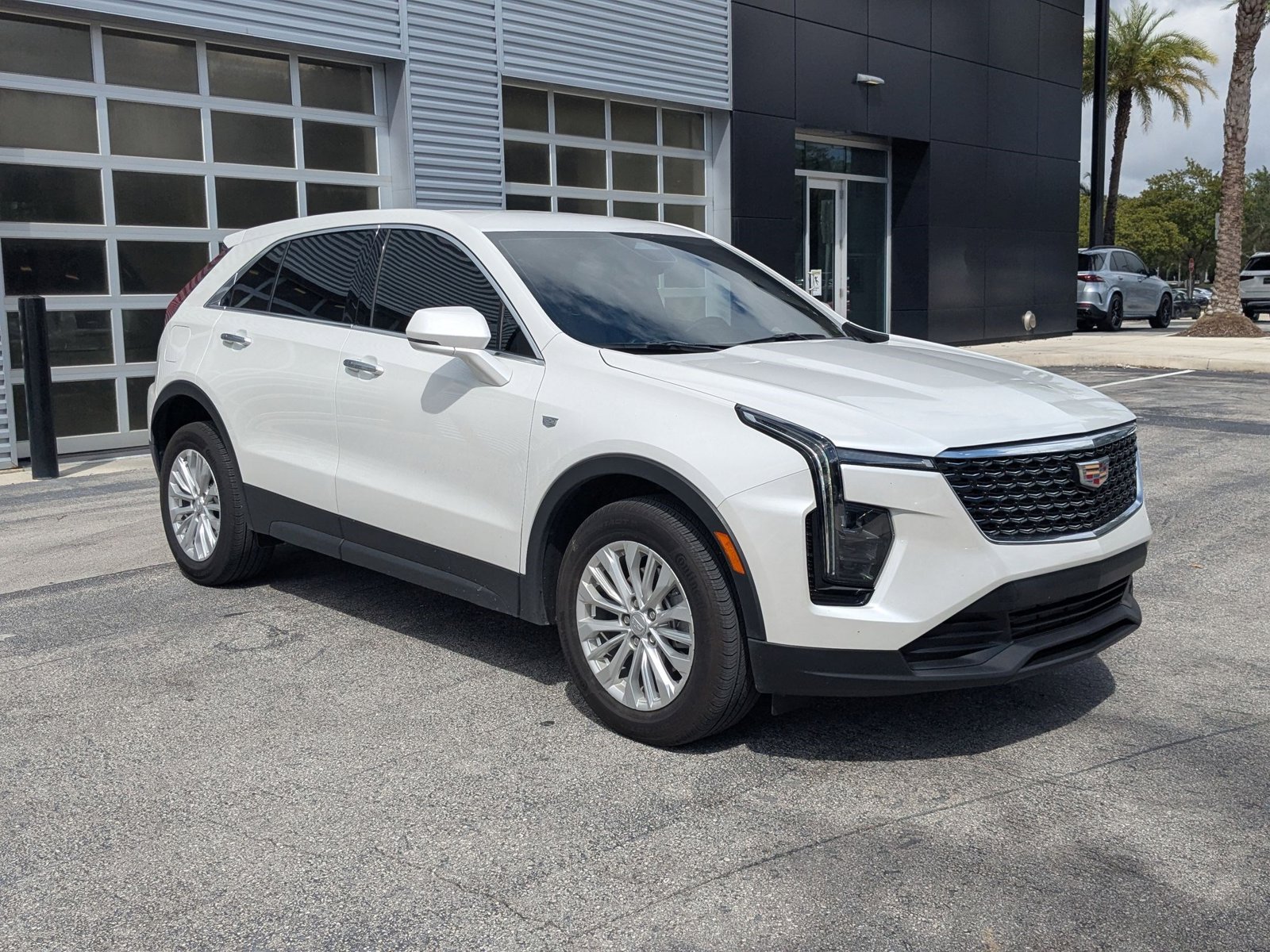 2024 Cadillac XT4 Luxury photo 3