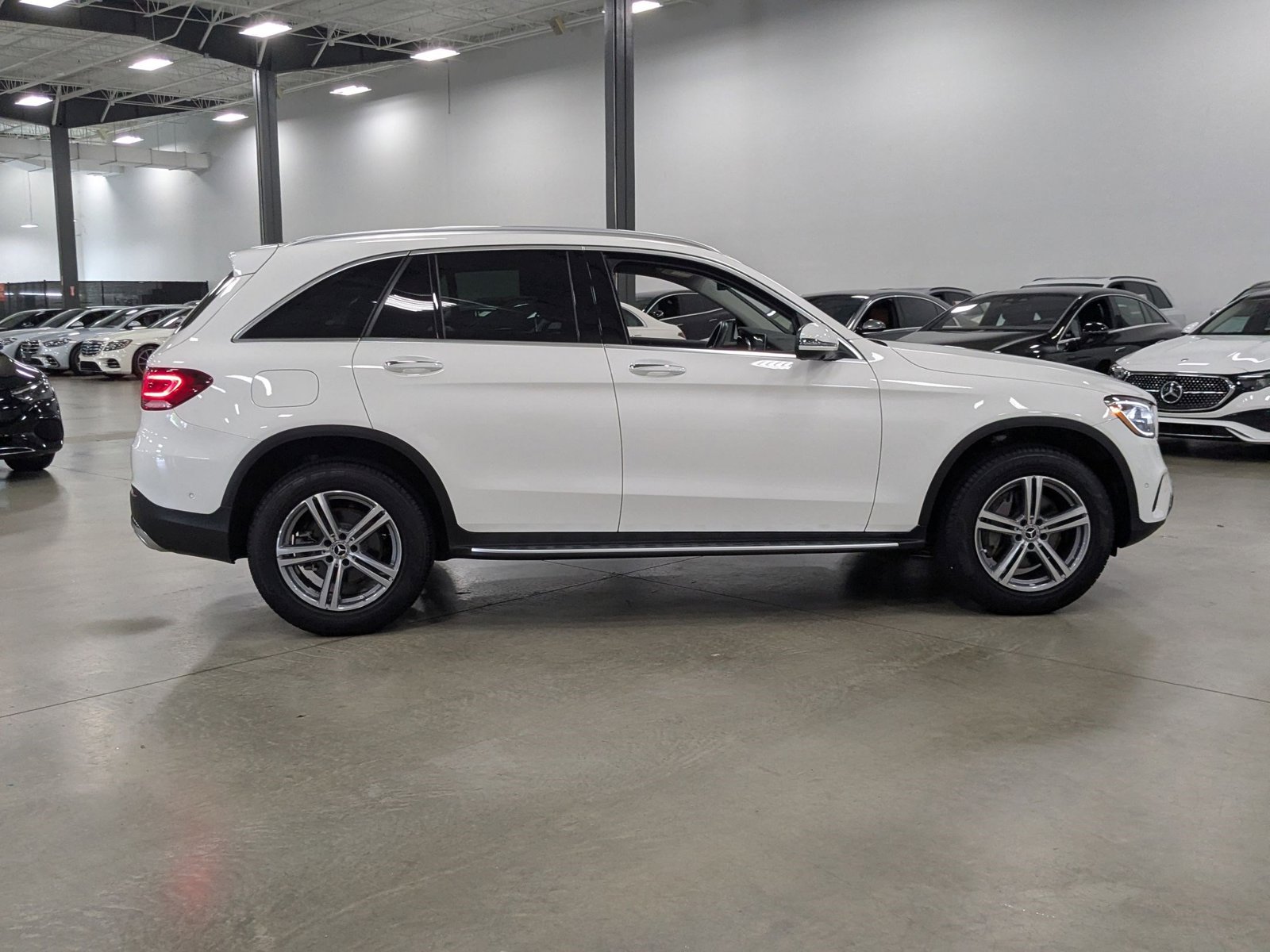 2022 Mercedes Benz GLC 300 photo 4