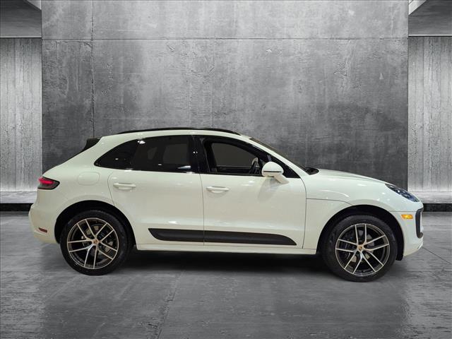 2025 Porsche Macan T photo 4