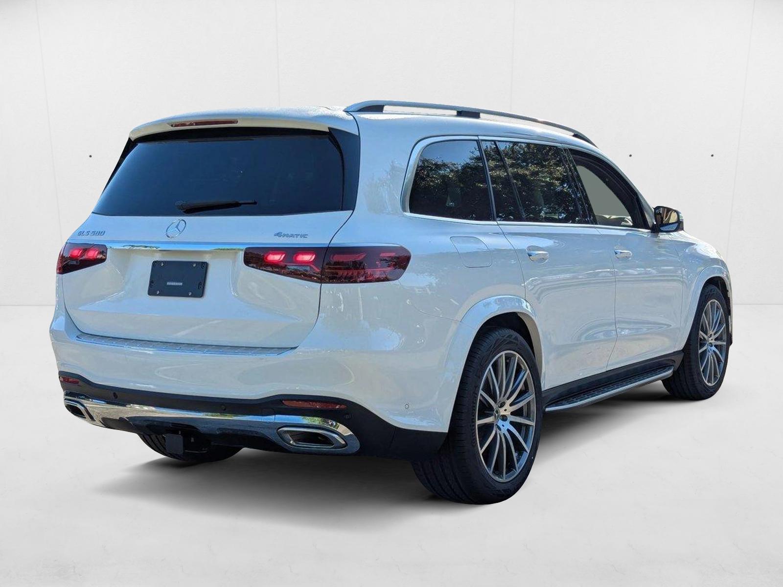 2025 Mercedes Benz GLS 580 4MATIC photo 2