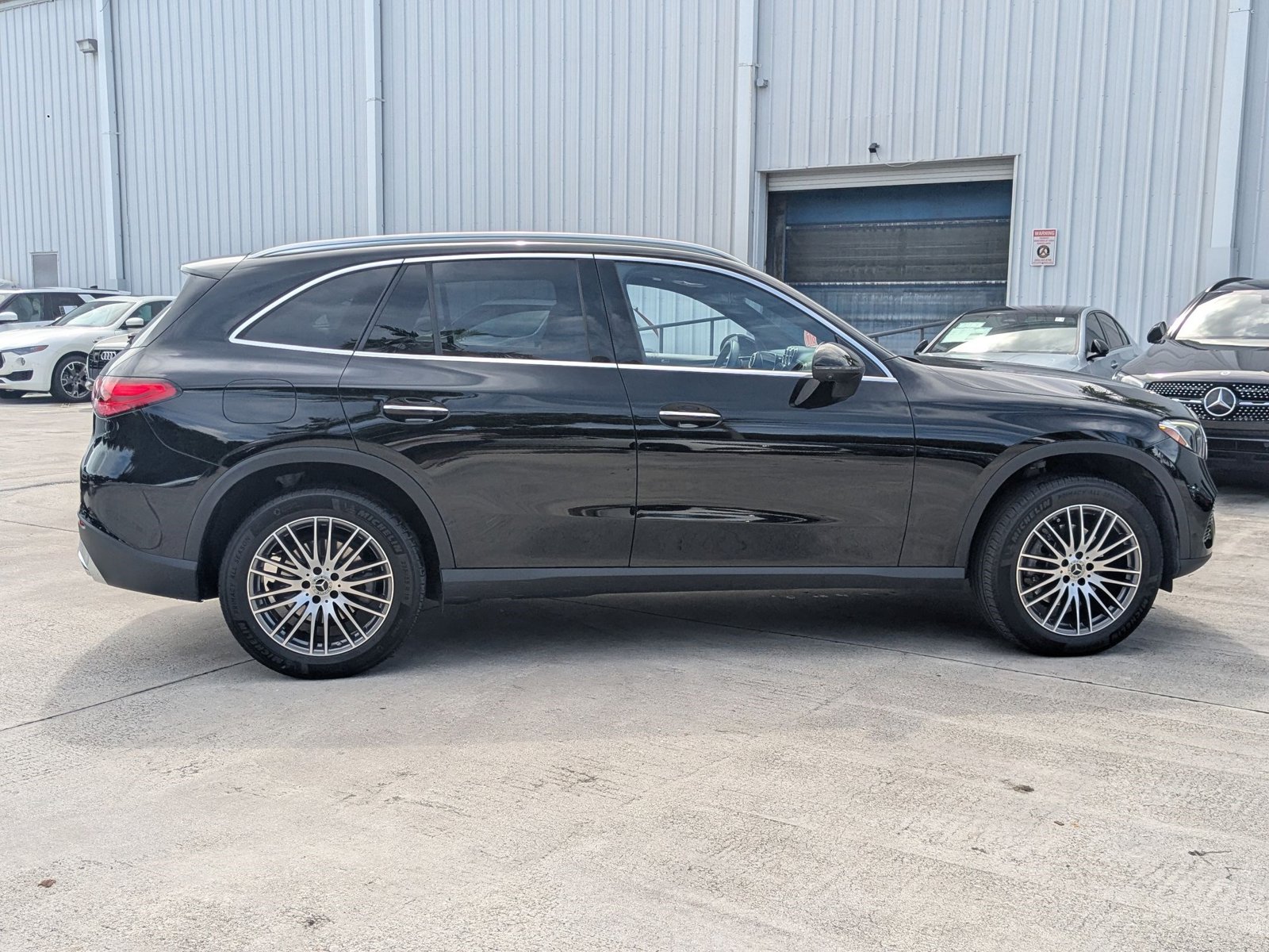 2023 Mercedes Benz GLC 300 photo 3
