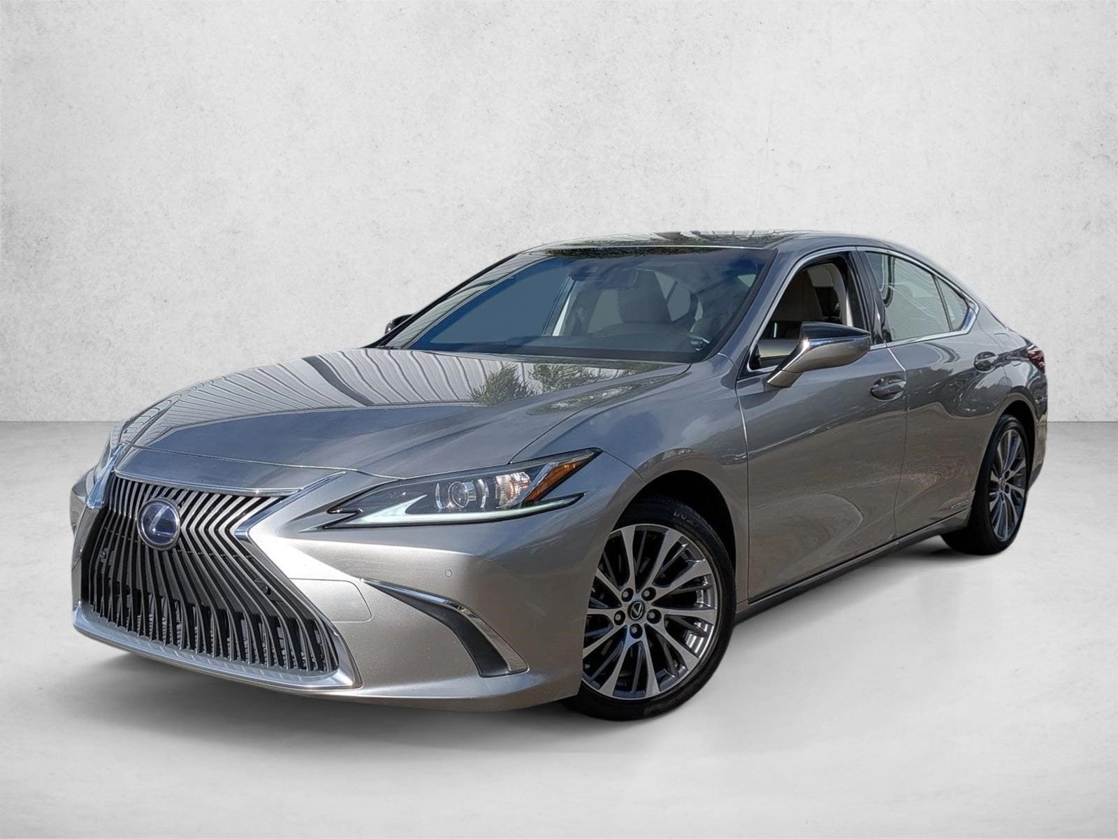 2019 Lexus ES Hybrid 300h's photo