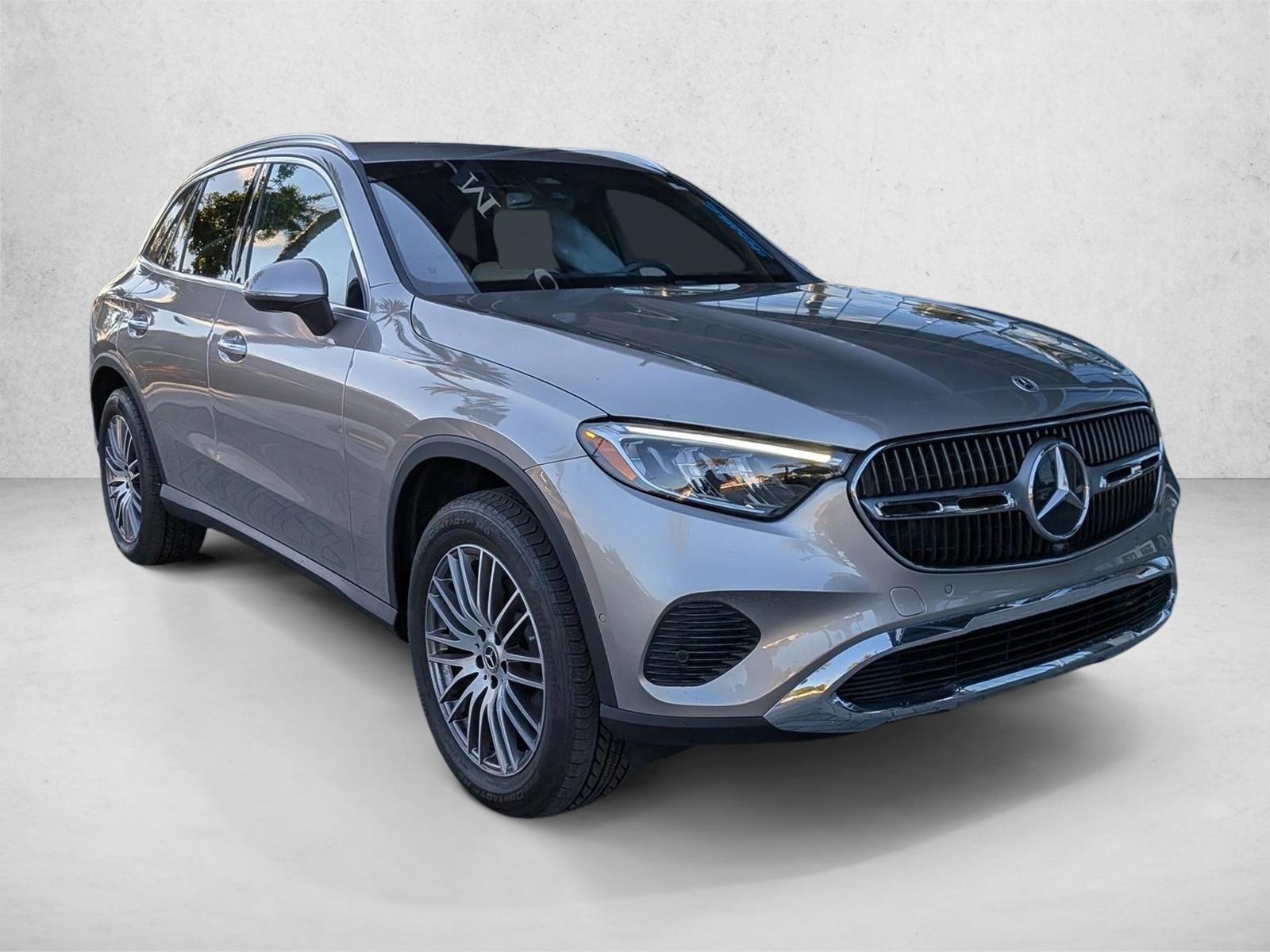 2024 Mercedes Benz GLC 300 photo 2