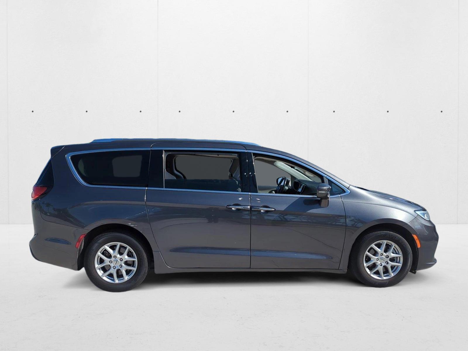 2021 Chrysler Pacifica Touring L photo 4