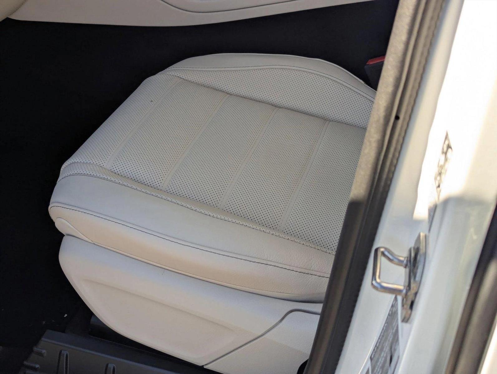 2025 Mercedes Benz GLS 580 4MATIC photo 3
