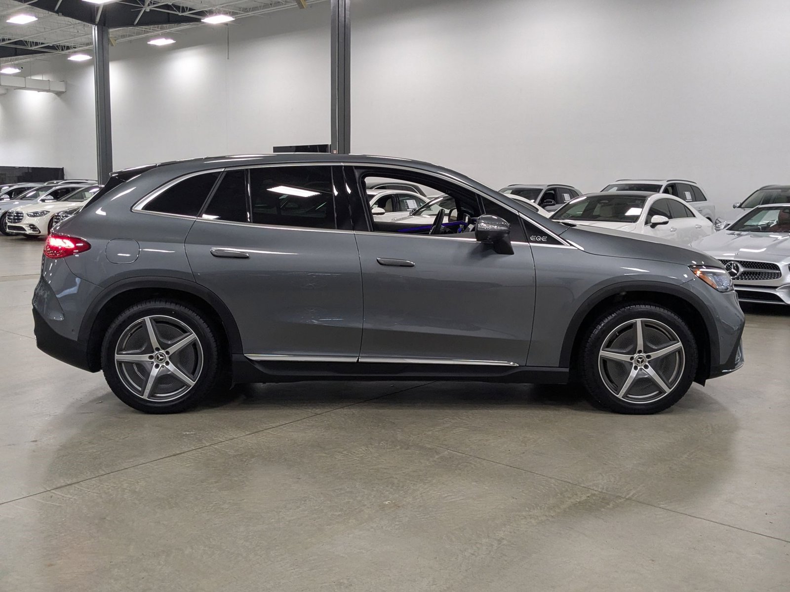 2023 Mercedes Benz EQE SUV 500 4MATIC photo 4