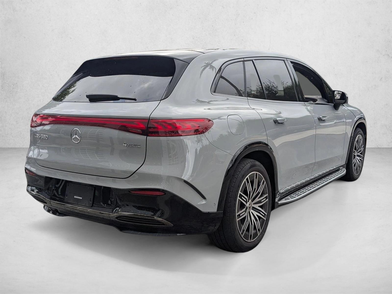 2023 Mercedes Benz EQS SUV 580 4MATIC photo 3