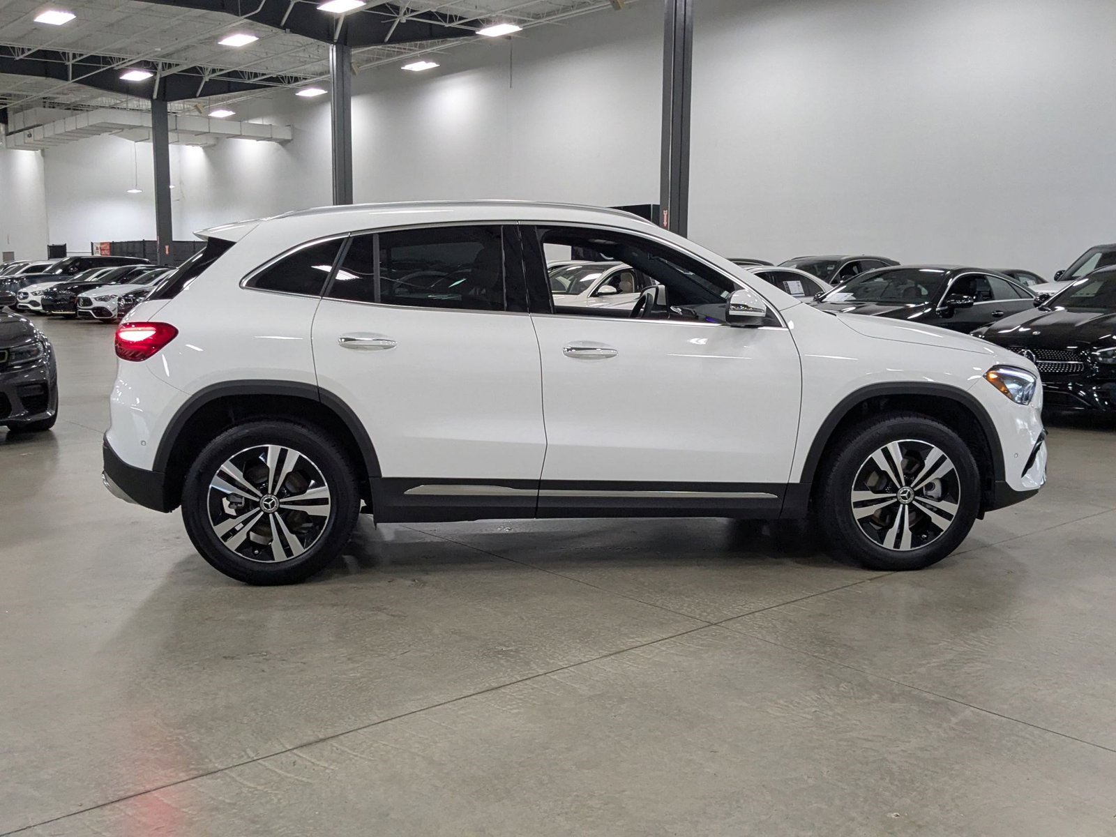2025 Mercedes Benz GLA 250 photo 3