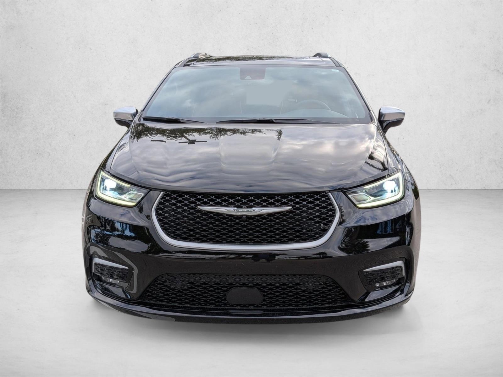 2024 Chrysler Pacifica Pinnacle photo 2