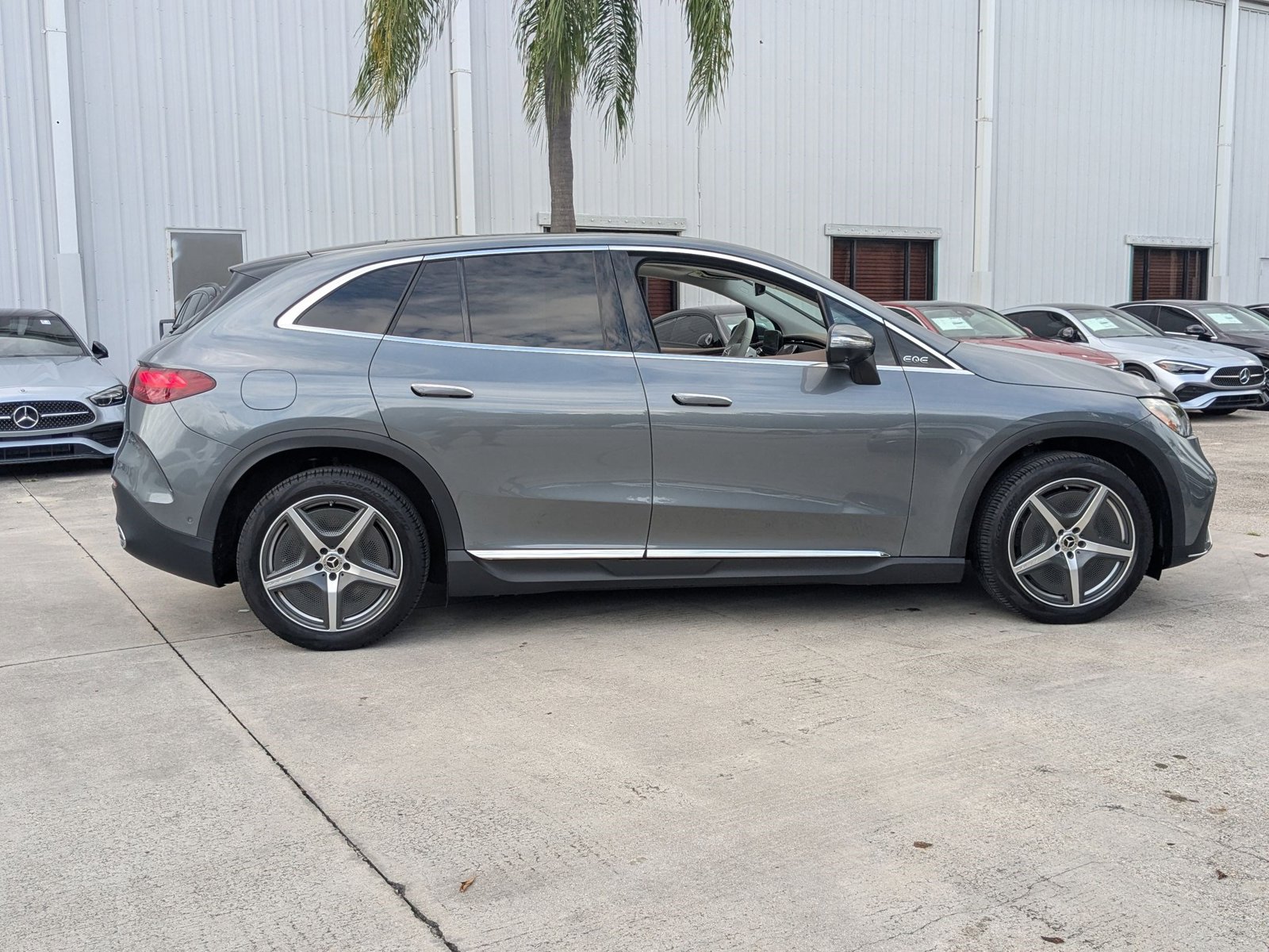 2023 Mercedes Benz EQE SUV 350 4MATIC photo 3