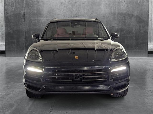 2023 Porsche Cayenne Platinum Edition photo 2