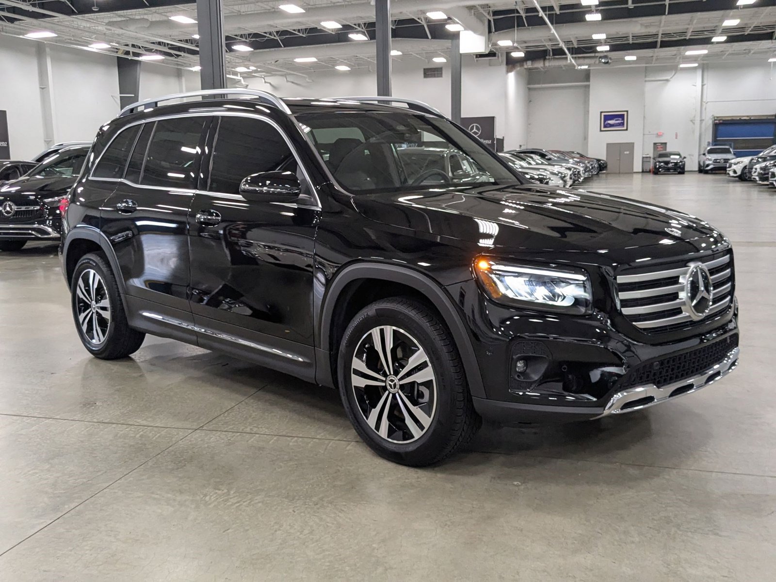 2025 Mercedes Benz GLB 250 photo 2