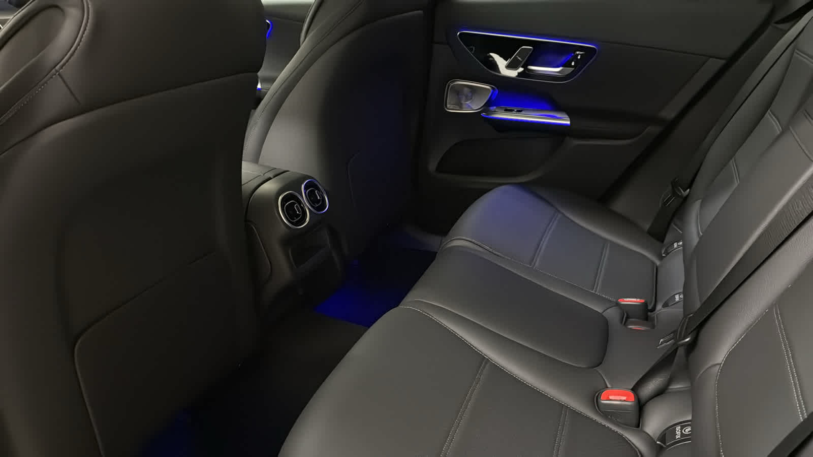 Thumbnail: 2026 Mercedes-Benz GLC - 31